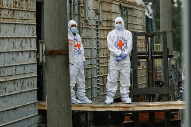 大规模停尸房、法医鉴定与俄乌罕见合作：识别乌克兰阵亡人员身份的艰巨使命